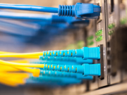 Cosa ta la más usái el ventana optico de entrada/salida para sa panel de fibre optico